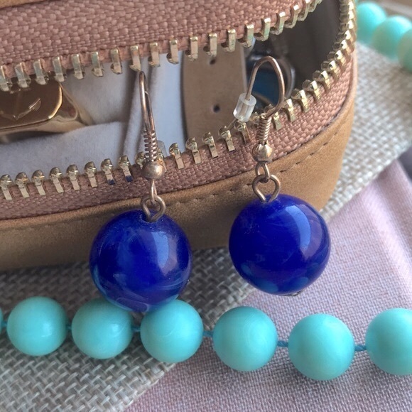 Jewelry - Vintage blue dangly earrings